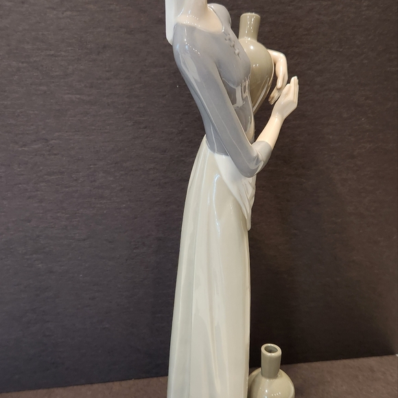 Lladro girl with jugs - Picture 4 of 8